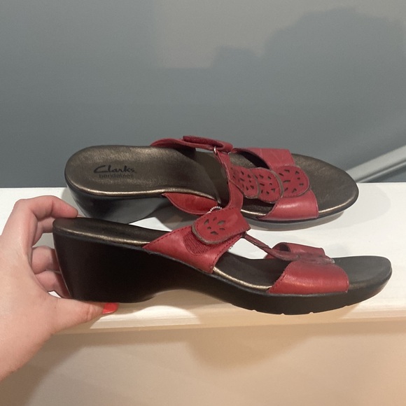 CLARKS Bendables Leather Wedge Sandals Red color Women's Size 10M inspect photos - Picture 6 of 15